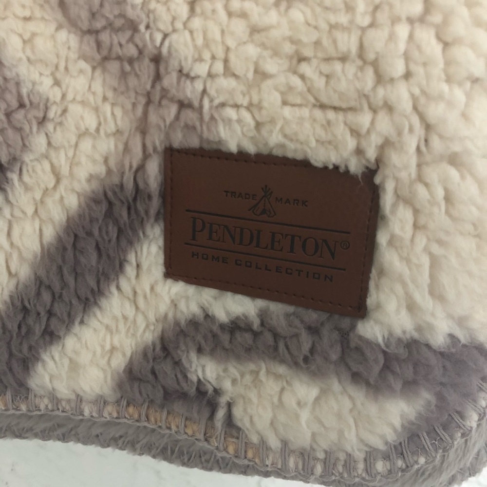 Pendleton Cozy Boho Sherpa Fleece Blanket Throw - Picture 5 of 6